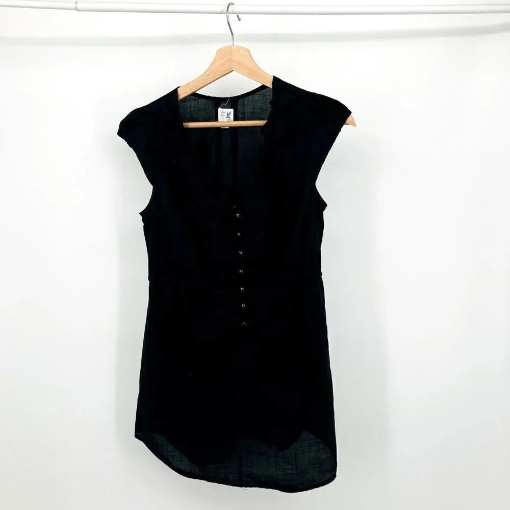 Anthropologie | Edme & Esyllte Women's Size 0 Black Sleeveless V-neck Casual Top